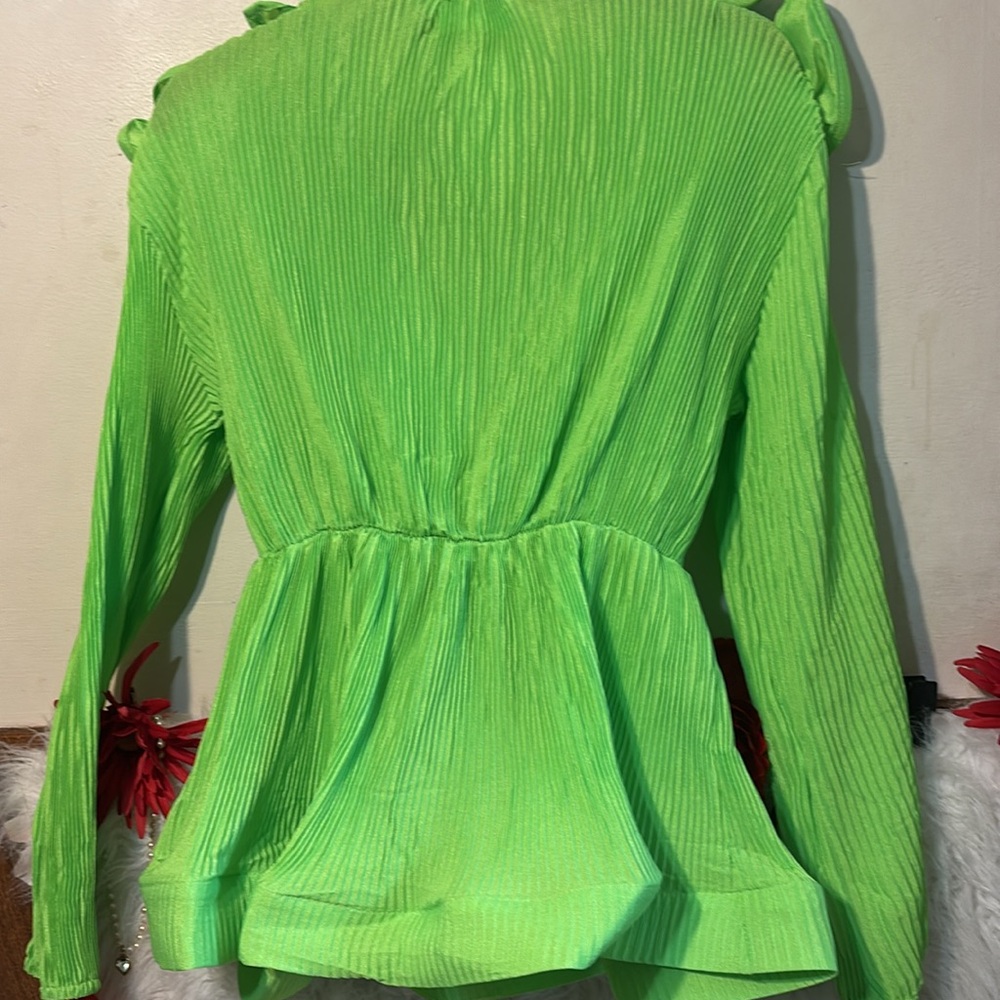Wo Wo Ruffle Top - Picture 4 of 5